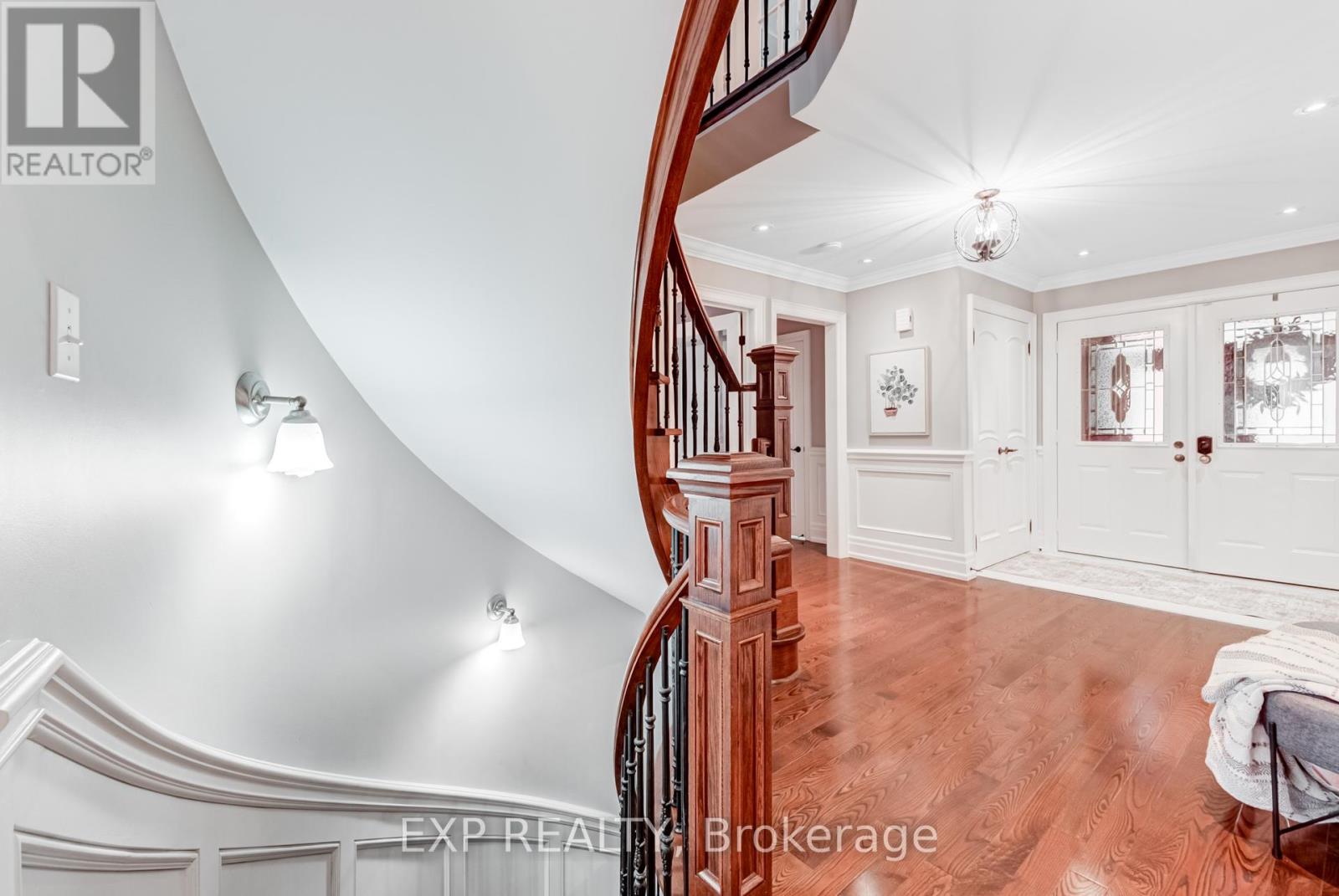 Photo 35 of 891 Leslie Valley Drive, Newmarket ON