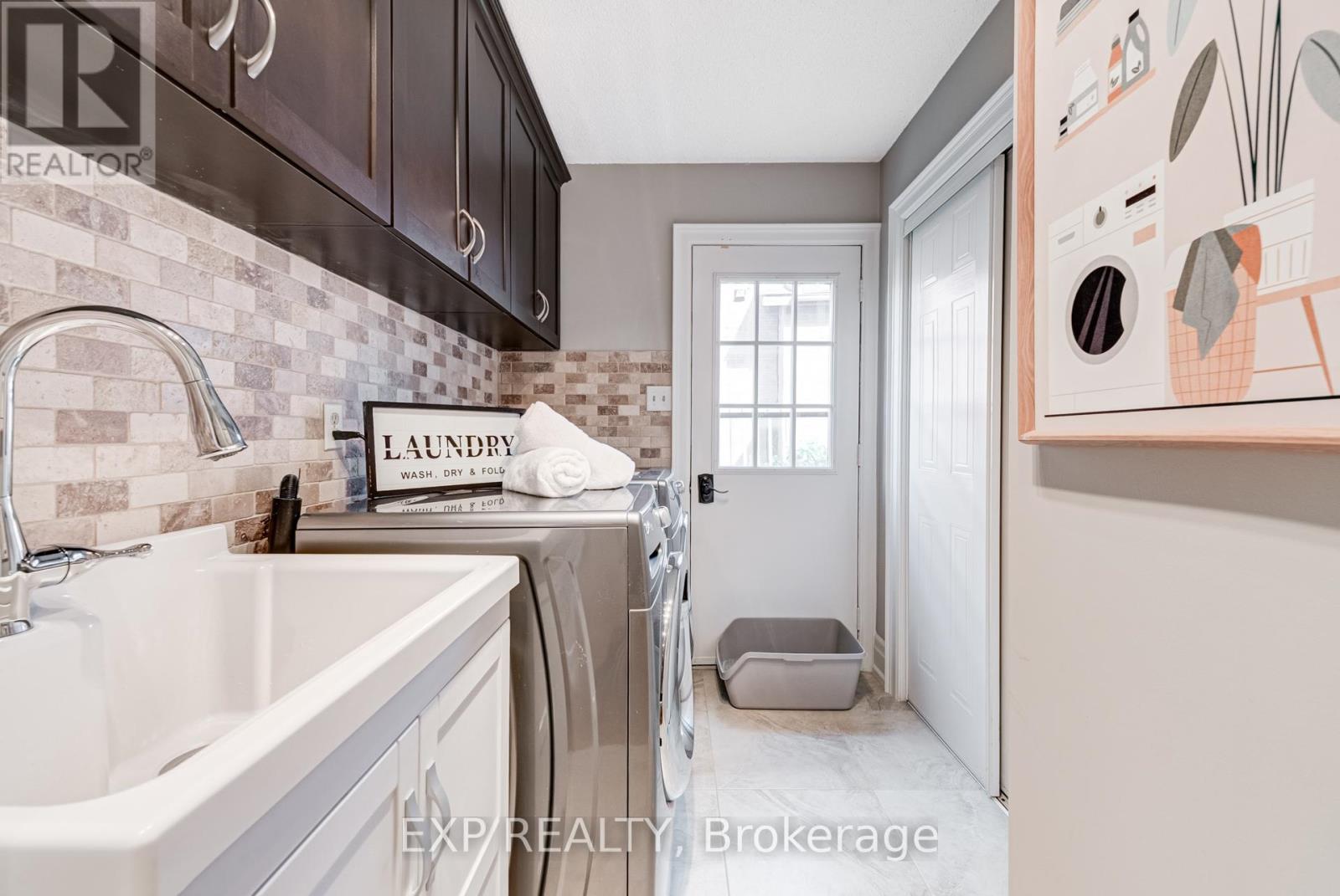 Photo 43 of 891 Leslie Valley Drive, Newmarket ON