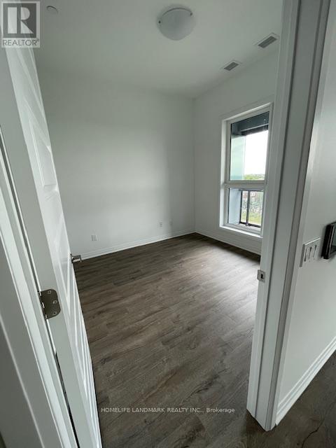 Photo 15 of 411 95 Dundas Street W, Oakville ON