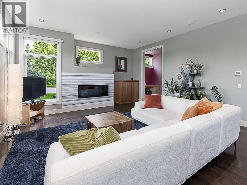 Single Family House for Sale in   Avenue SW Richmond Calgary 