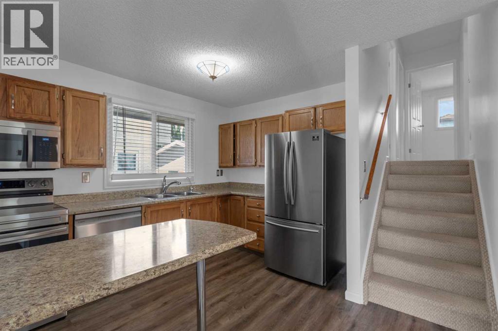 Single Family House 4 Level for Sale in  Woodfield Green SW Woodbine Calgary 