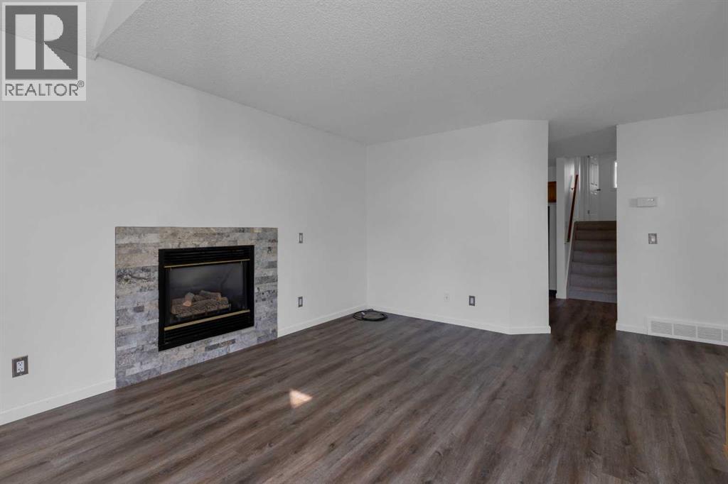 Single Family House 4 Level for Sale in  Woodfield Green SW Woodbine Calgary 