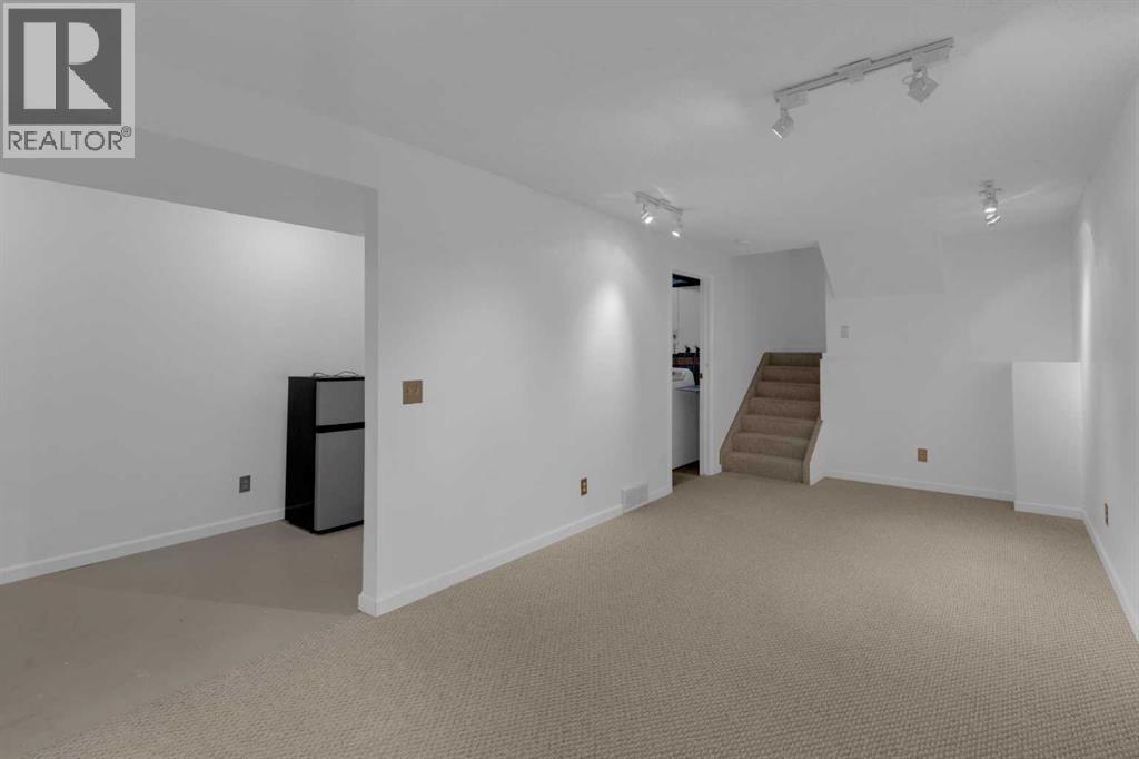 Single Family House 4 Level for Sale in  Woodfield Green SW Woodbine Calgary 