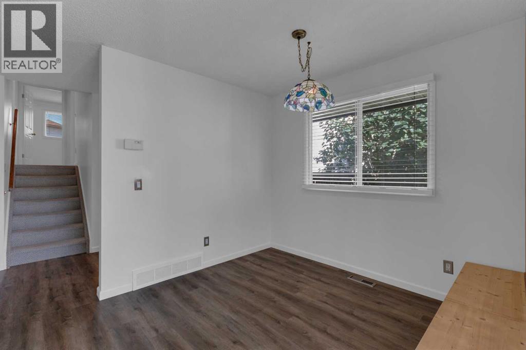 Single Family House 4 Level for Sale in  Woodfield Green SW Woodbine Calgary 