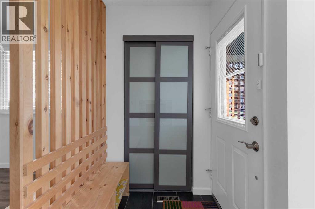 Single Family House 4 Level for Sale in  Woodfield Green SW Woodbine Calgary 