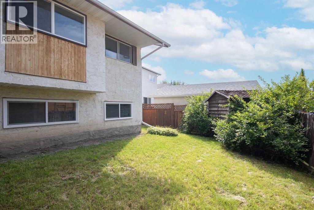 Single Family House 4 Level for Sale in  Woodfield Green SW Woodbine Calgary 