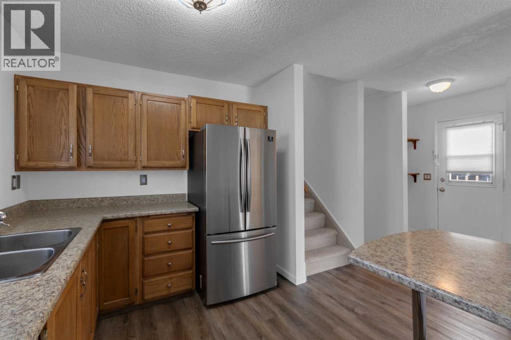 Single Family House 4 Level for Sale in  Woodfield Green SW Woodbine Calgary 