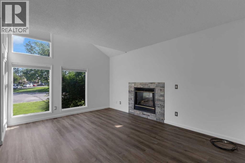 Single Family House 4 Level for Sale in  Woodfield Green SW Woodbine Calgary 