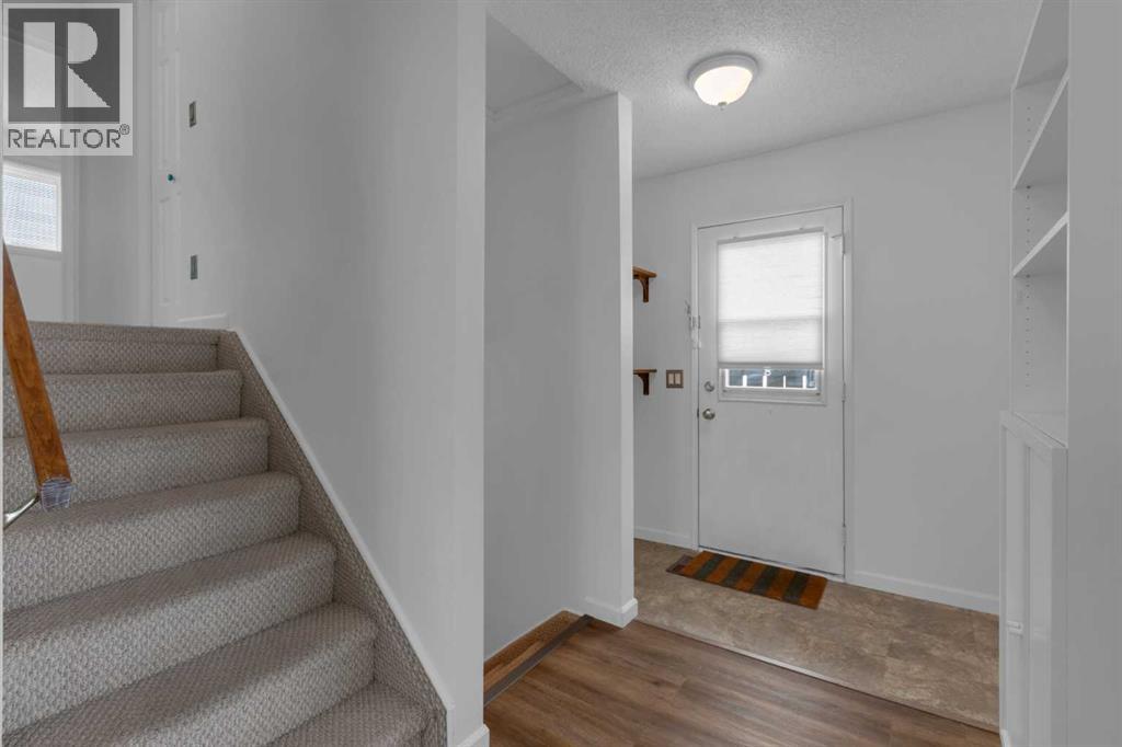 Single Family House 4 Level for Sale in  Woodfield Green SW Woodbine Calgary 