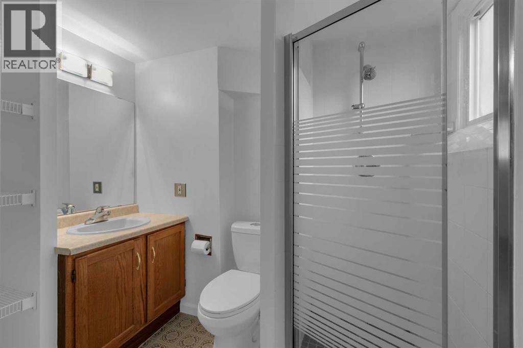 Single Family House 4 Level for Sale in  Woodfield Green SW Woodbine Calgary 