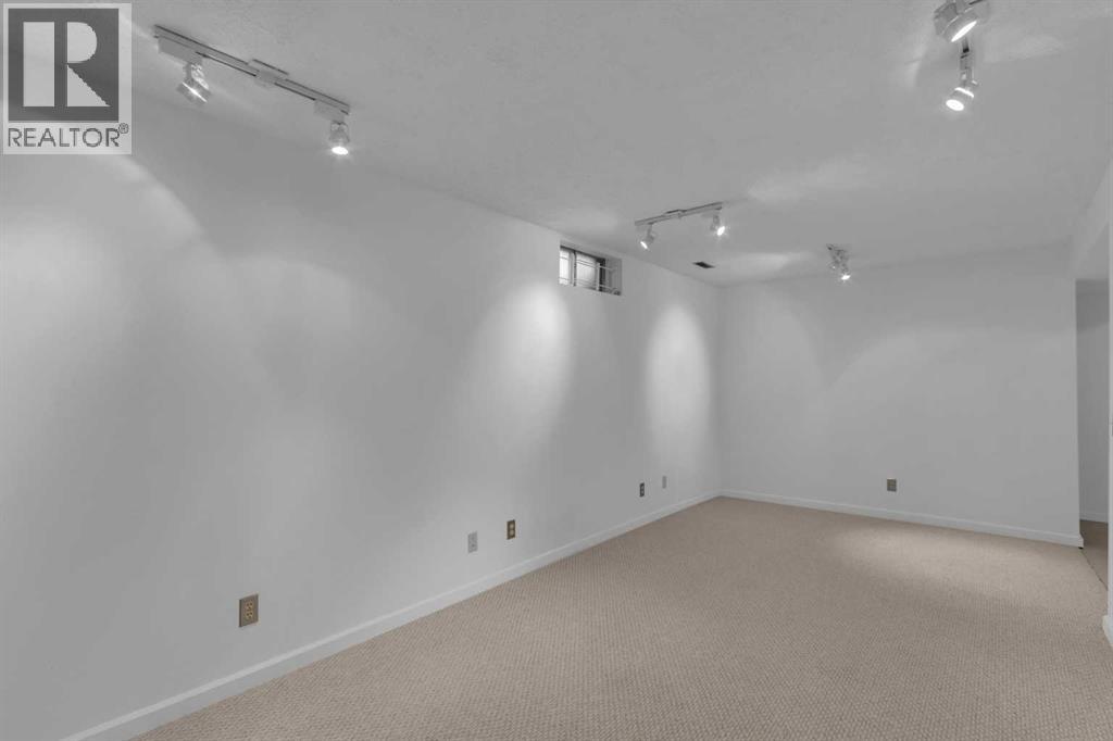 Single Family House 4 Level for Sale in  Woodfield Green SW Woodbine Calgary 