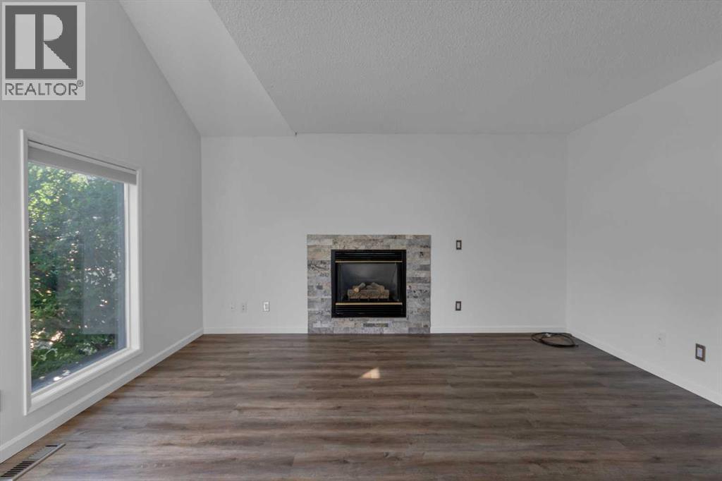 Single Family House 4 Level for Sale in  Woodfield Green SW Woodbine Calgary 