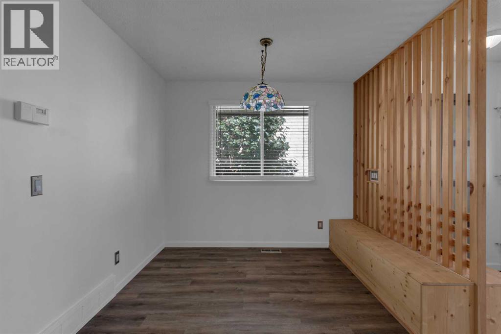 Single Family House 4 Level for Sale in  Woodfield Green SW Woodbine Calgary 