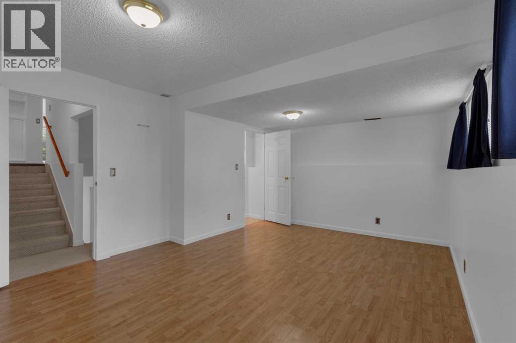 Single Family House 4 Level for Sale in  Woodfield Green SW Woodbine Calgary 