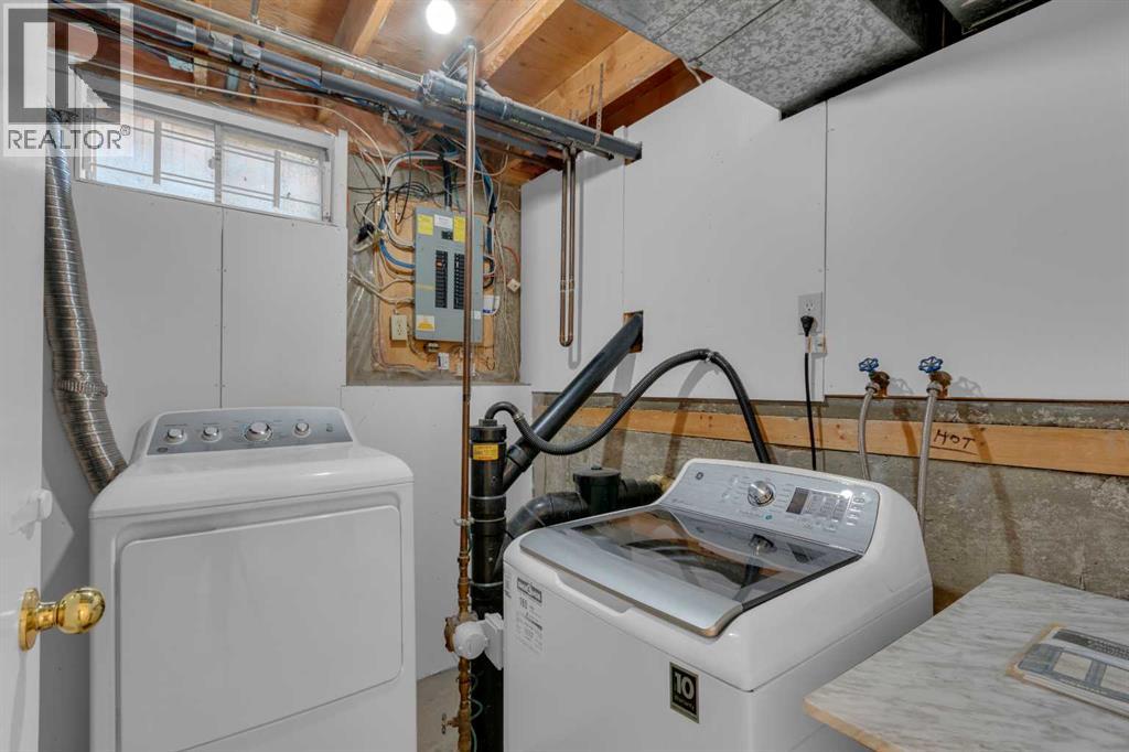 Single Family House 4 Level for Sale in  Woodfield Green SW Woodbine Calgary 