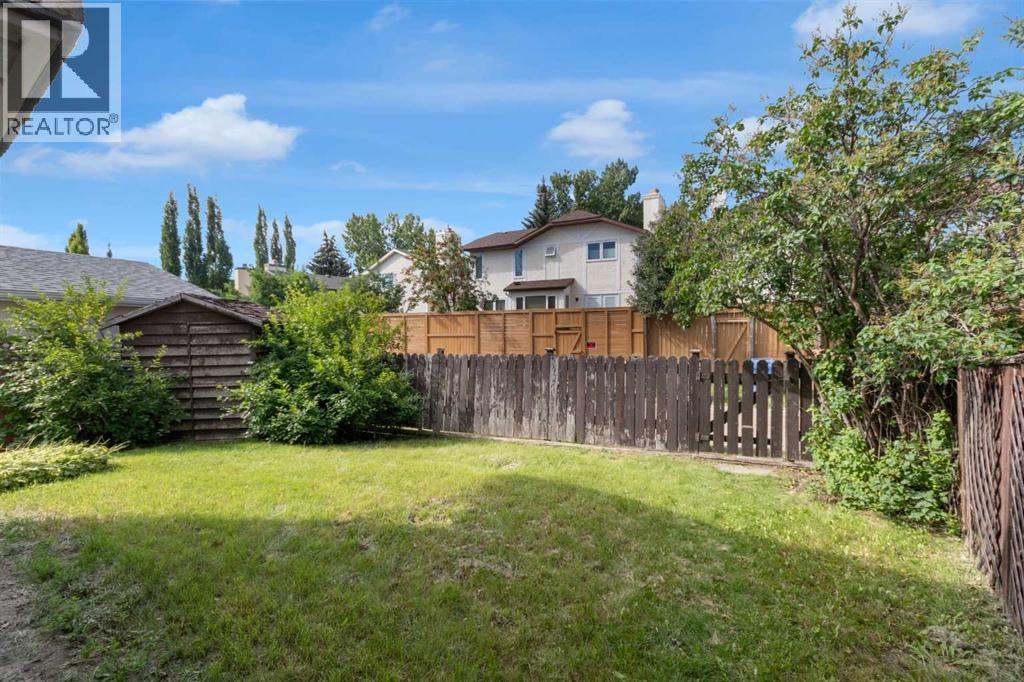 Single Family House 4 Level for Sale in  Woodfield Green SW Woodbine Calgary 