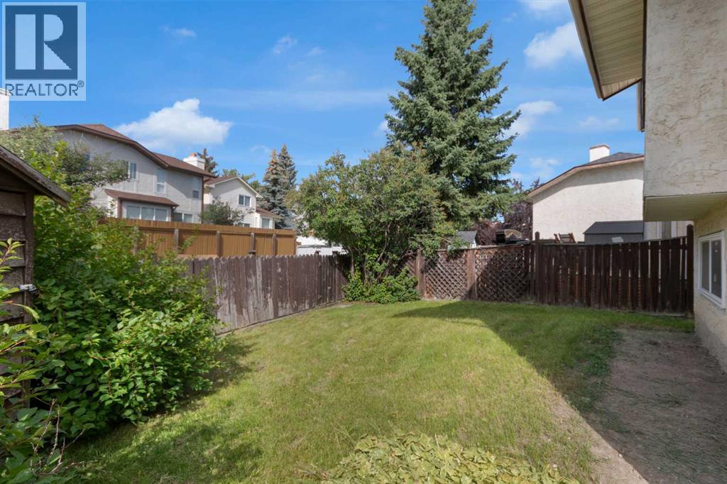 Single Family House 4 Level for Sale in  Woodfield Green SW Woodbine Calgary 