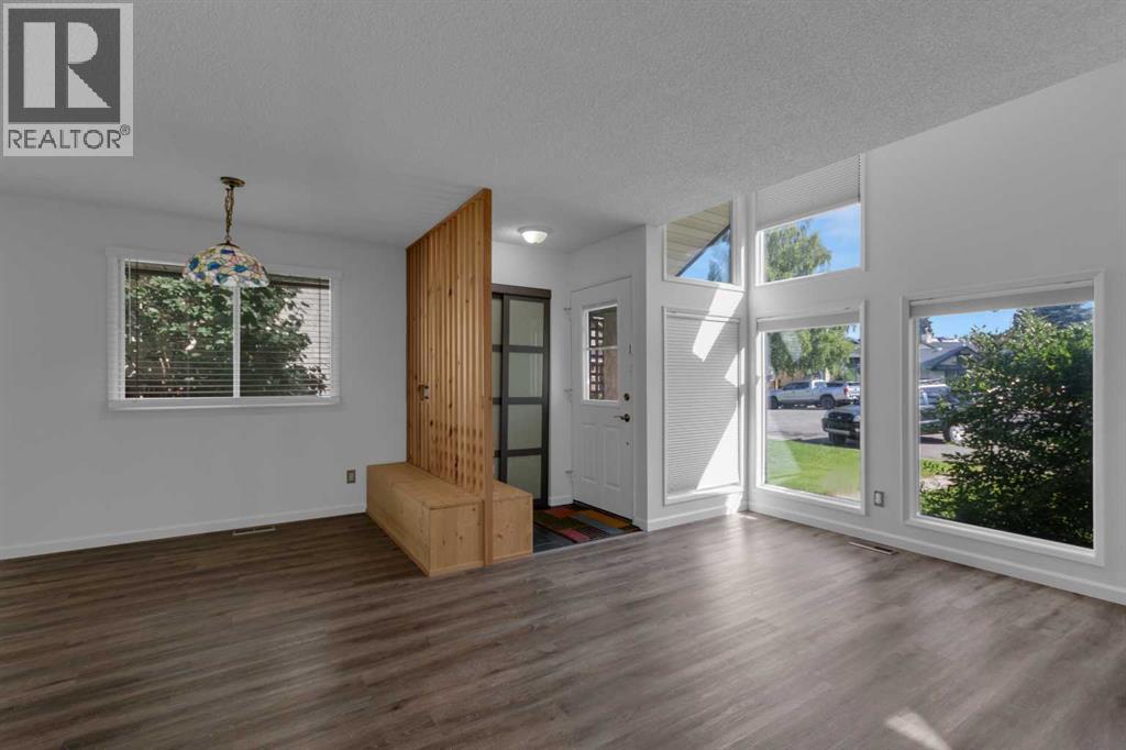 Single Family House 4 Level for Sale in  Woodfield Green SW Woodbine Calgary 