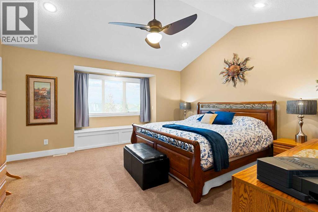 Photo 19 of 117 Kingsland Court Se, Airdrie AB