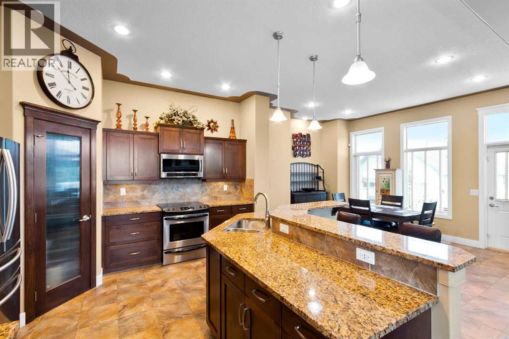 Photo 10 of 117 Kingsland Court Se, Airdrie AB