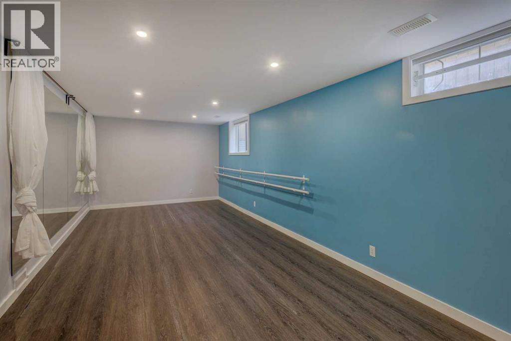 Photo 16 of 3803 19 Street Nw, Calgary AB