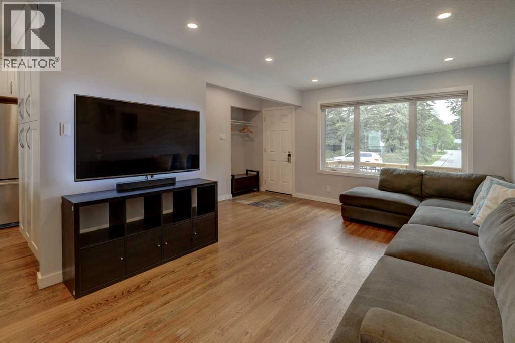 Photo 3 of 3803 19 Street Nw, Calgary AB