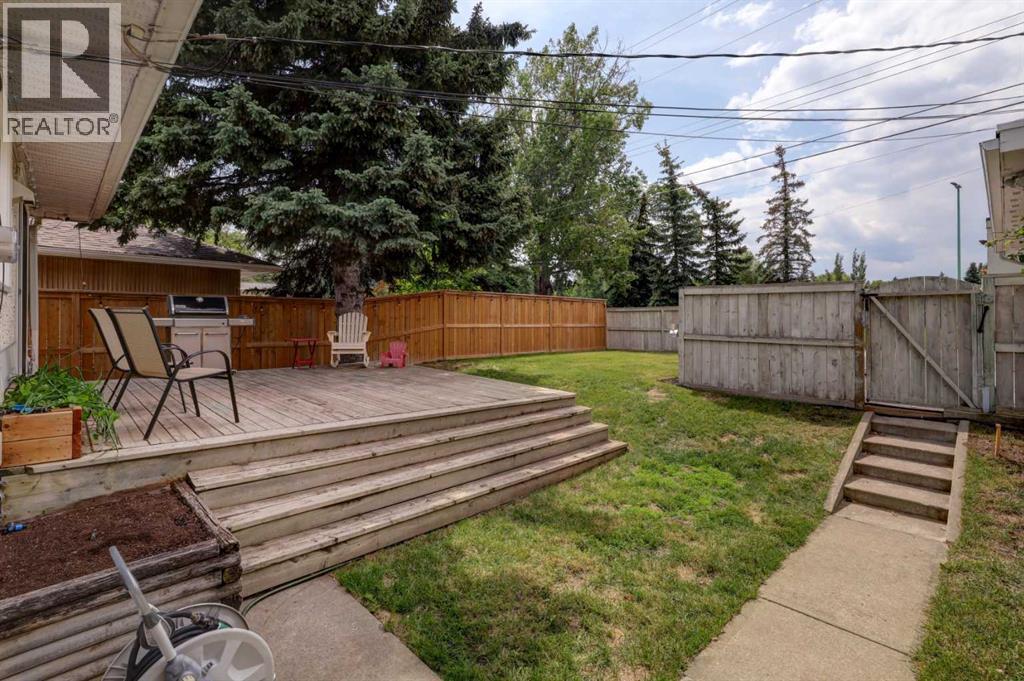 Photo 25 of 3803 19 Street Nw, Calgary AB