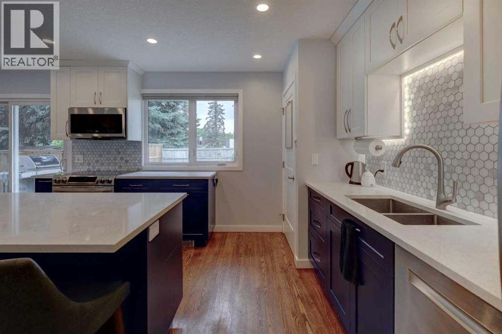Photo 5 of 3803 19 Street Nw, Calgary AB