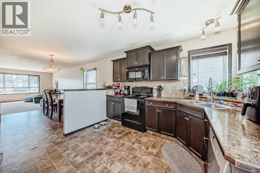 Photo 10 of 16 Wilkinson Circle, Sylvan Lake AB
