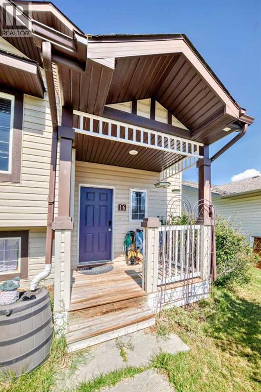 Photo 2 of 16 Wilkinson Circle, Sylvan Lake AB