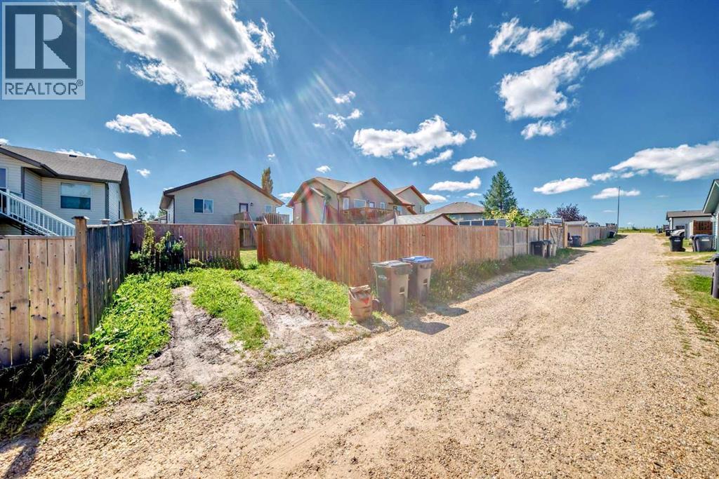 Photo 35 of 16 Wilkinson Circle, Sylvan Lake AB