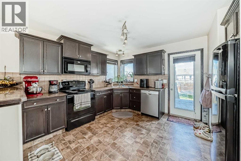 Photo 5 of 16 Wilkinson Circle, Sylvan Lake AB