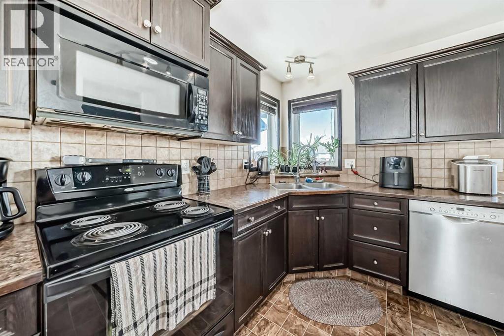 Photo 6 of 16 Wilkinson Circle, Sylvan Lake AB
