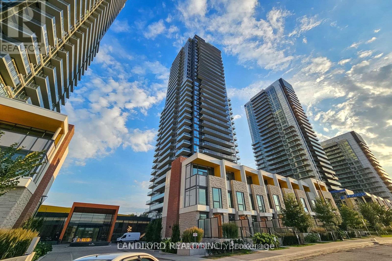 Photo 9 of 3707 85 Mcmahon Drive, Toronto ON