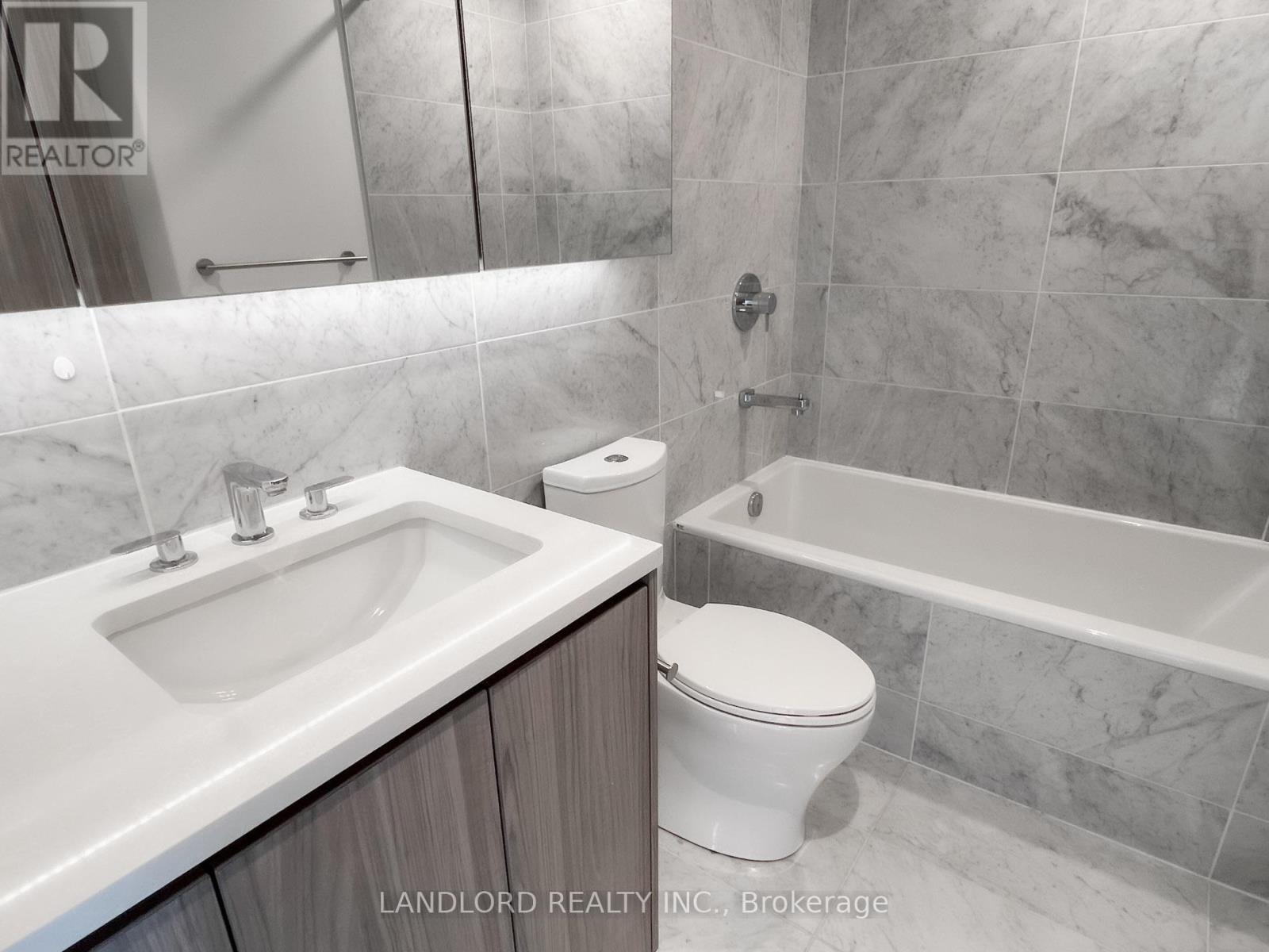 Photo 5 of 3707 85 Mcmahon Drive, Toronto ON