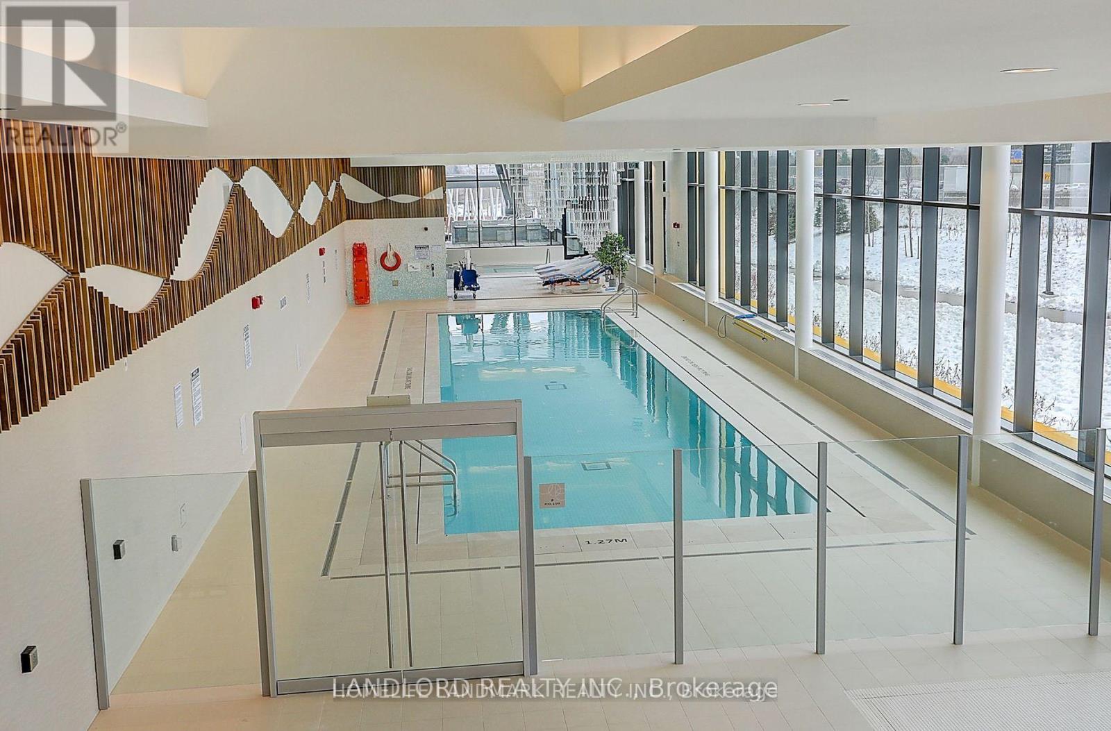 Photo 7 of 3707 85 Mcmahon Drive, Toronto ON