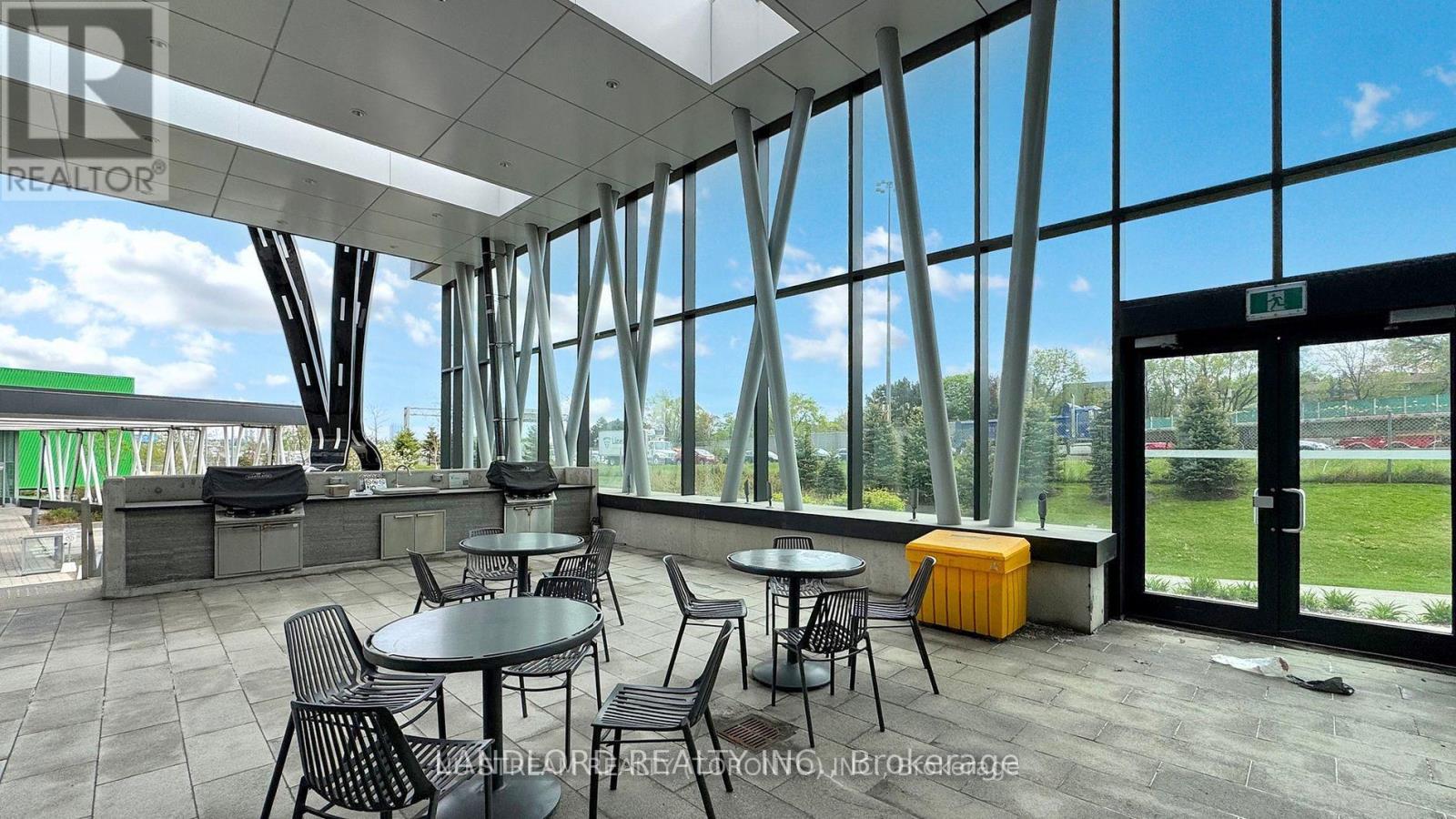 Photo 23 of 3707 85 Mcmahon Drive, Toronto ON