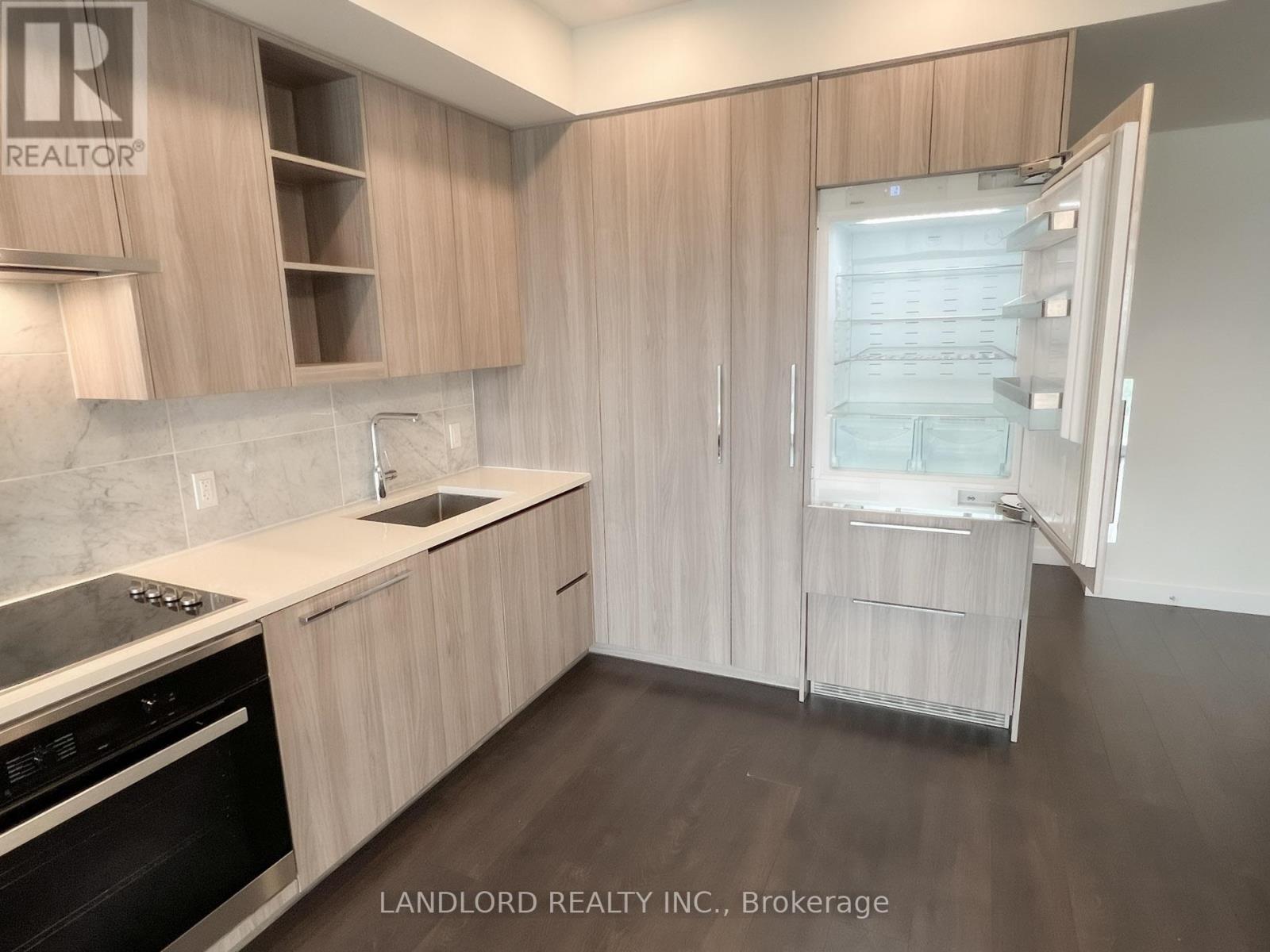 Photo 10 of 3707 85 Mcmahon Drive, Toronto ON