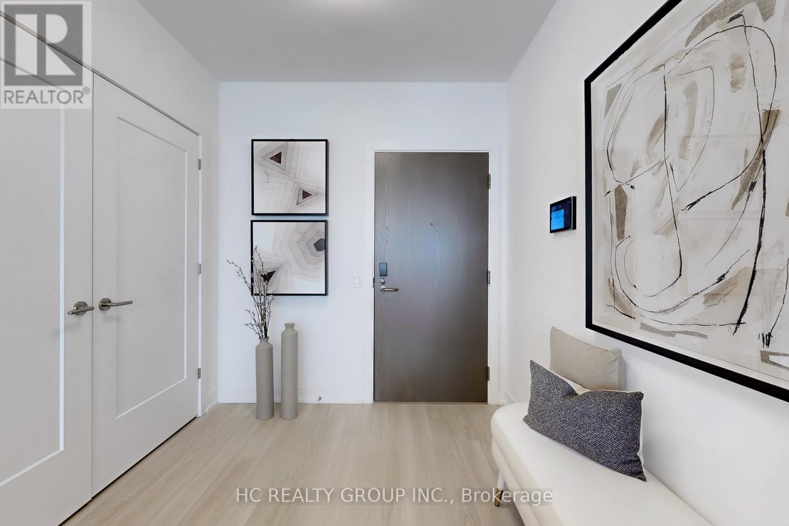 Photo 8 of 222 30 Inn On The Park Drive, Toronto ON