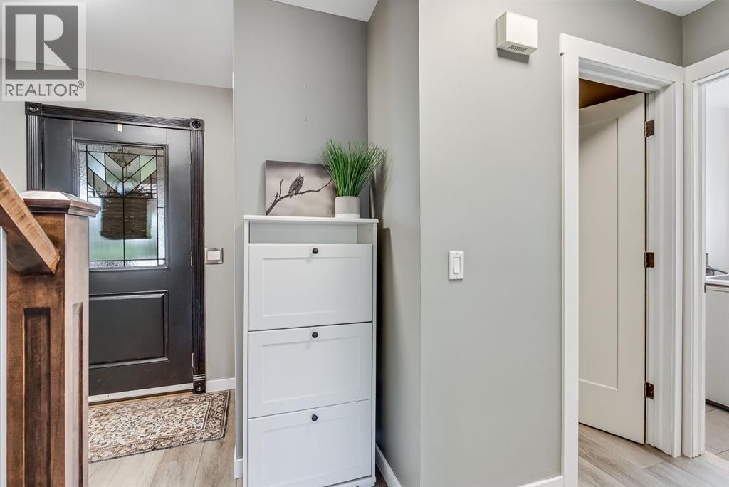 Single Family House for Sale in  Shawinigan Way SW Shawnessy Calgary 