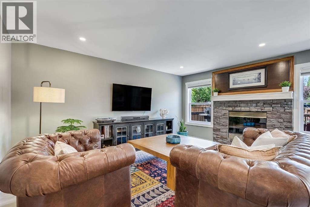 Single Family House for Sale in  Shawinigan Way SW Shawnessy Calgary 