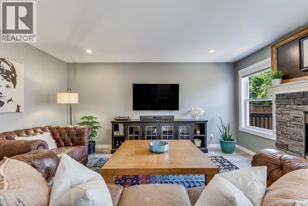 Single Family House for Sale in  Shawinigan Way SW Shawnessy Calgary 