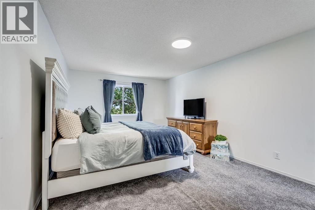 Single Family House for Sale in  Shawinigan Way SW Shawnessy Calgary 