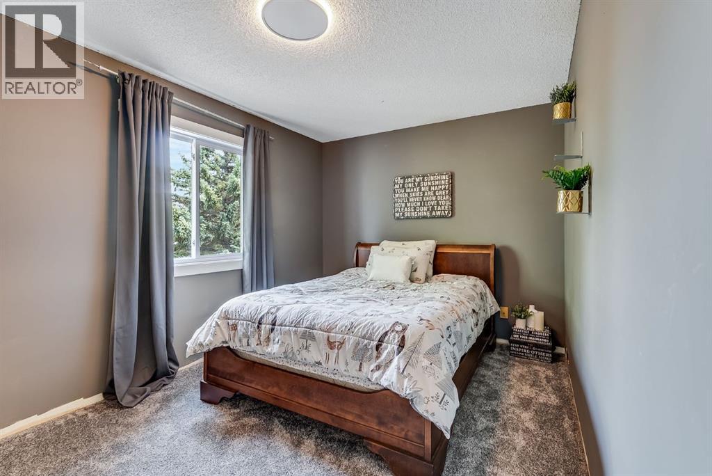 Single Family House for Sale in  Shawinigan Way SW Shawnessy Calgary 