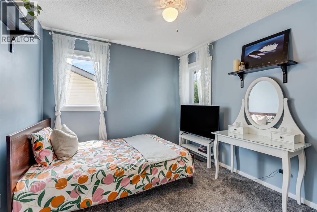 Single Family House for Sale in  Shawinigan Way SW Shawnessy Calgary 