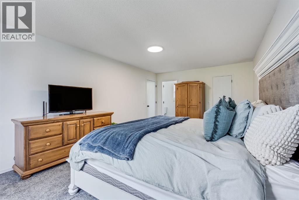 Single Family House for Sale in  Shawinigan Way SW Shawnessy Calgary 