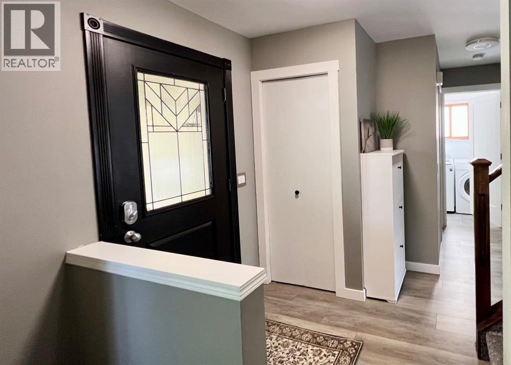 Single Family House for Sale in  Shawinigan Way SW Shawnessy Calgary 