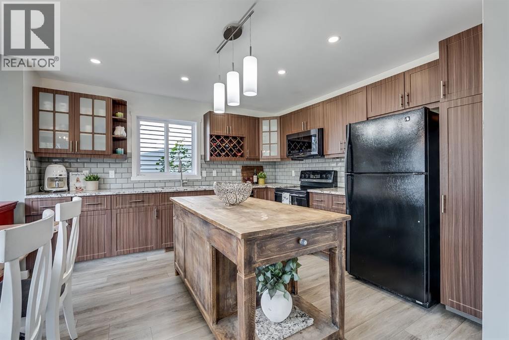 Single Family House for Sale in  Shawinigan Way SW Shawnessy Calgary 