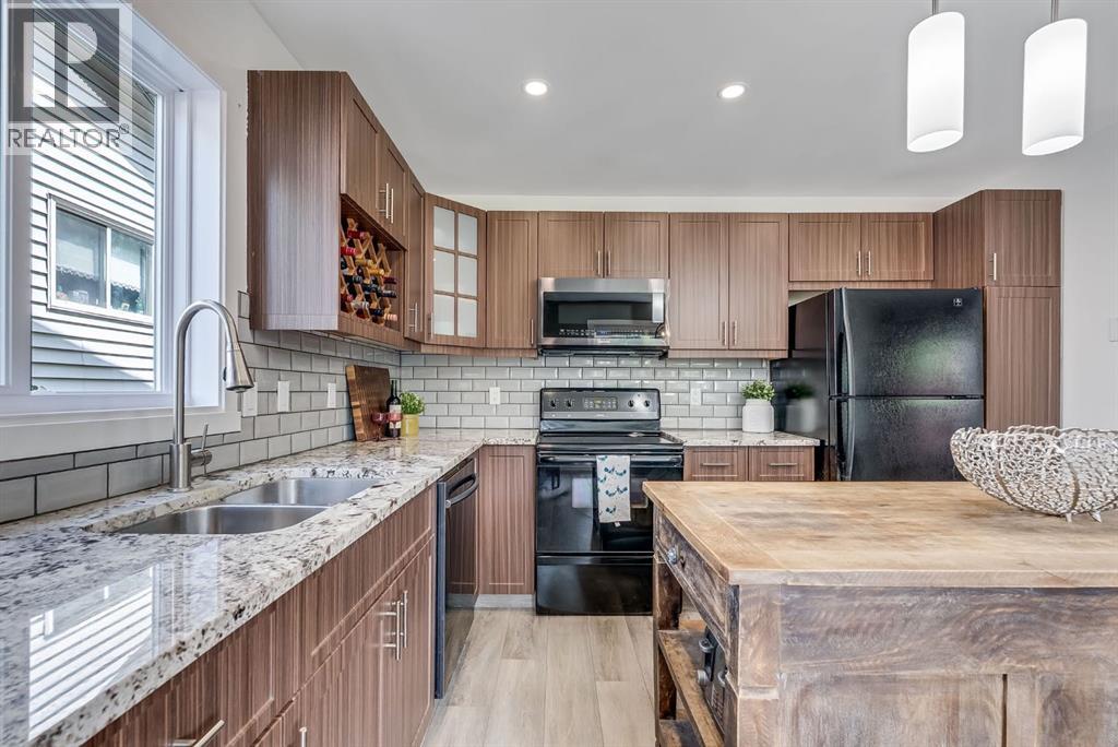 Single Family House for Sale in  Shawinigan Way SW Shawnessy Calgary 