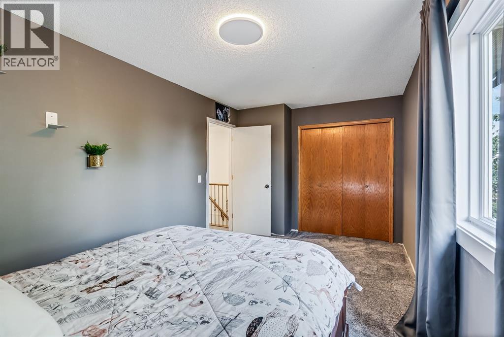 Single Family House for Sale in  Shawinigan Way SW Shawnessy Calgary 